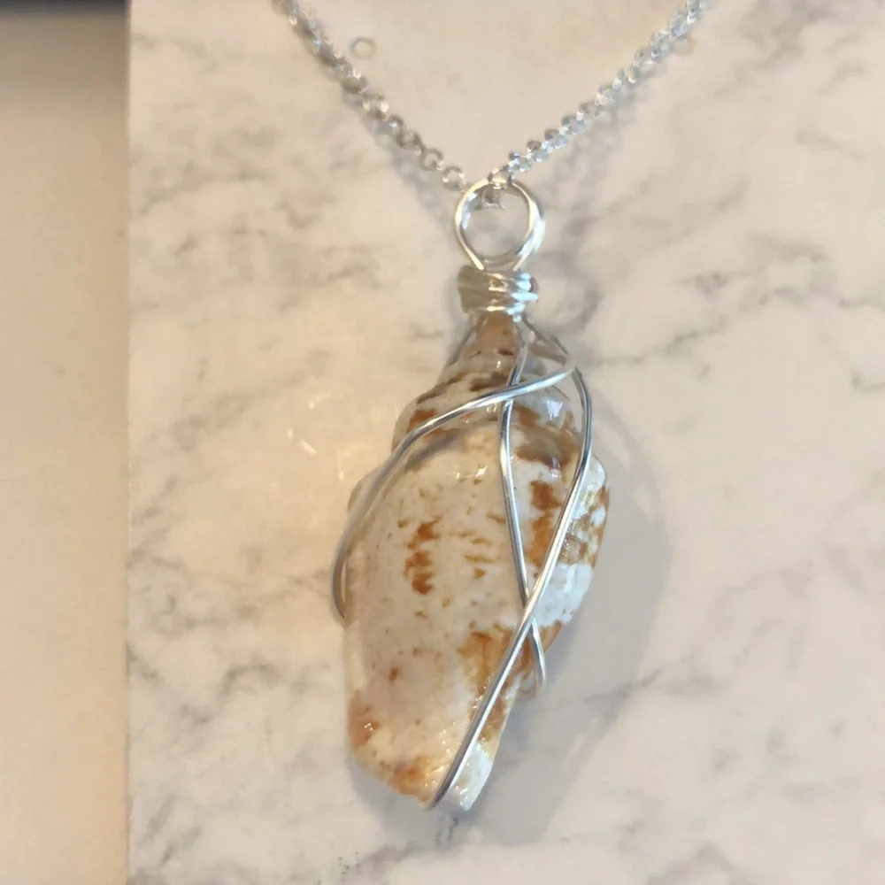 Handmade nwt silver wire wrapped shell necklace